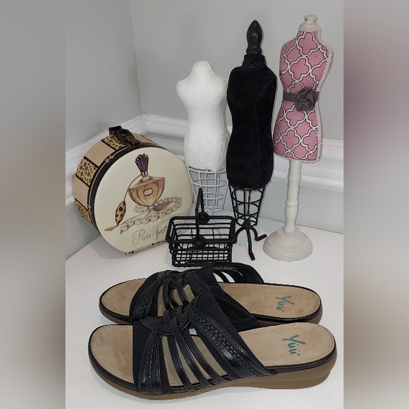 YUU Black Slip On Open Toe Mavie Sandals Sz 11 NWOB - Picture 2 of 6